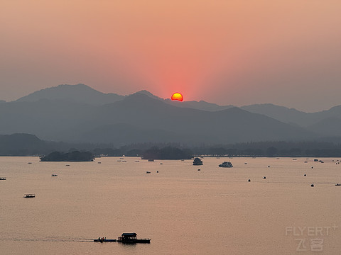 西湖畔，湖滨缘----杭州君悦酒店西湖套房，豪华湖景套及湖滨28分享