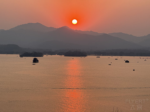 西湖畔，湖滨缘----杭州君悦酒店西湖套房，豪华湖景套及湖滨28分享