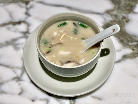 西湖畔，湖滨缘----杭州君悦酒店西湖套房，豪华湖景套及湖滨28分享