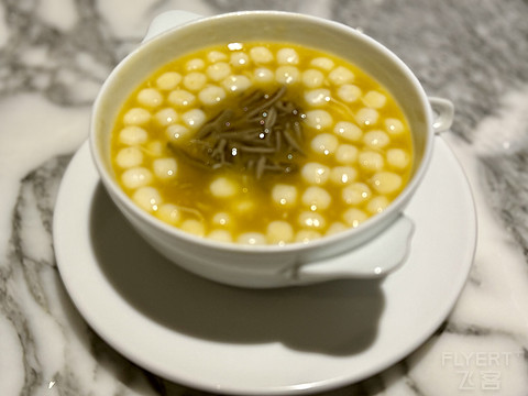 西湖畔，湖滨缘----杭州君悦酒店西湖套房，豪华湖景套及湖滨28分享