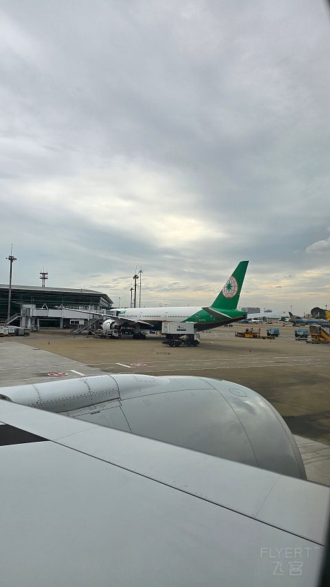 打卡第五航权 | QR970 胡志明–金边 卡塔尔航空经济舱体验报告