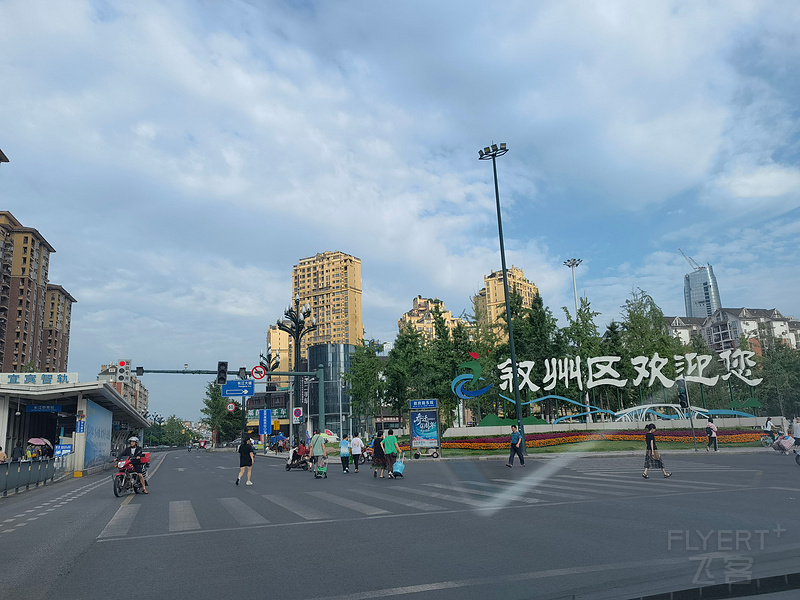 165033W34X9jzIW8R0x8rN.jpg