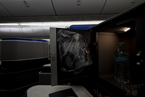 「餐饮升级，睡眠保障」—— 美国联合航空 B789 旧金山—首尔仁川 北极星公务舱体验