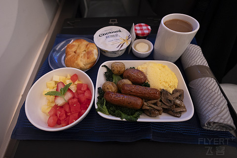 「餐饮升级，睡眠保障」—— 美国联合航空 B789 旧金山—首尔仁川 北极星公务舱体验