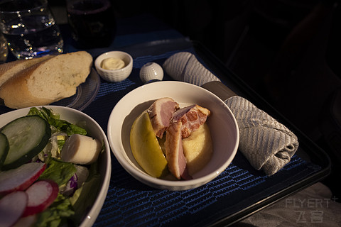 「餐饮升级，睡眠保障」—— 美国联合航空 B789 旧金山—首尔仁川 北极星公务舱体验
