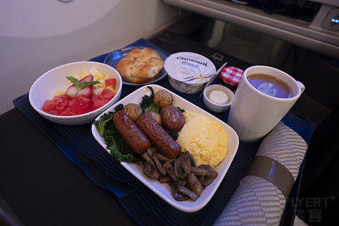 「餐饮升级，睡眠保障」—— 美国联合航空 B789 旧金山—首尔仁川 北极星公务舱体验