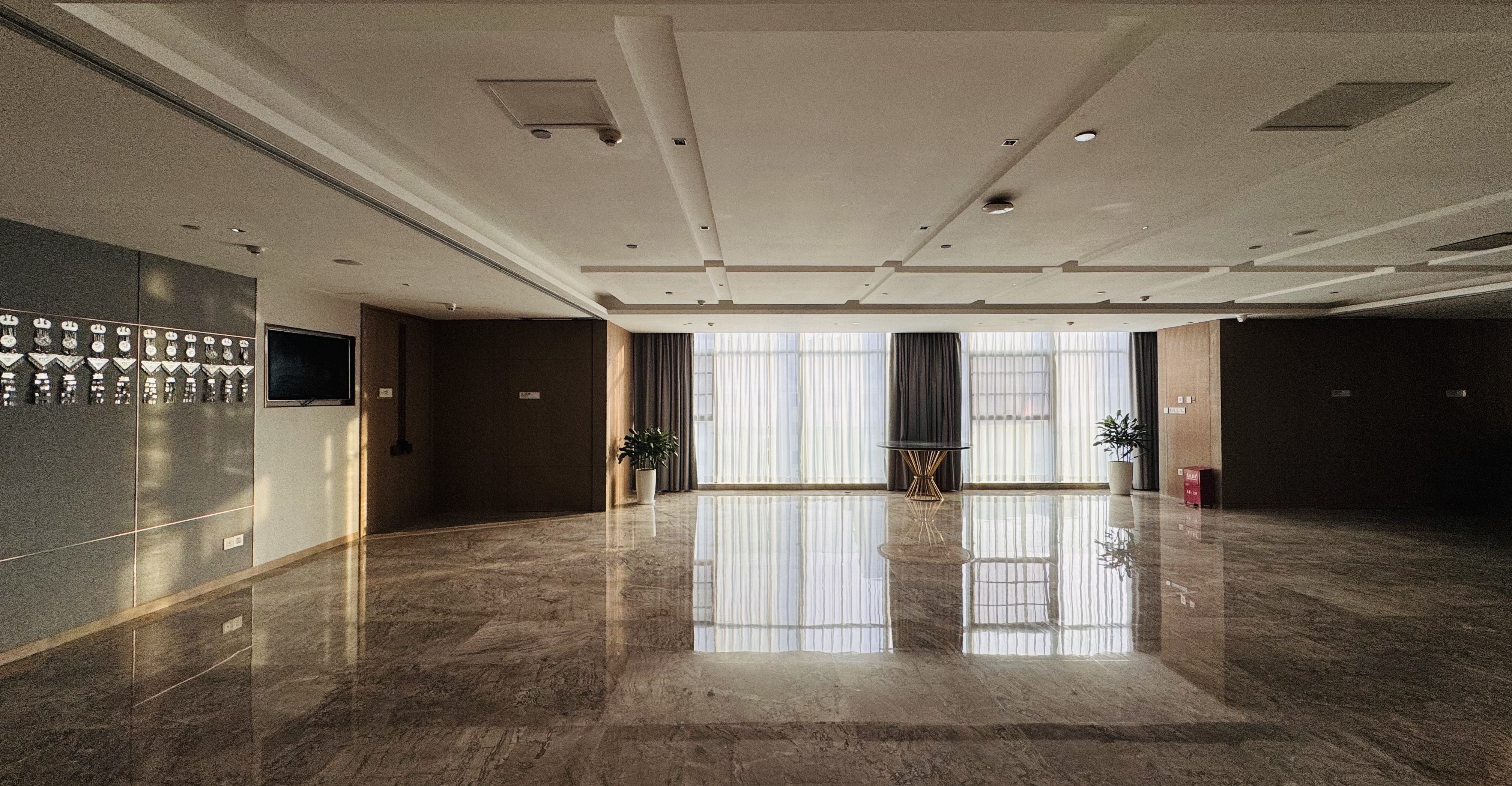 •Ƽ|վƵ(Holiday Inn Guiyang City Center)ס
