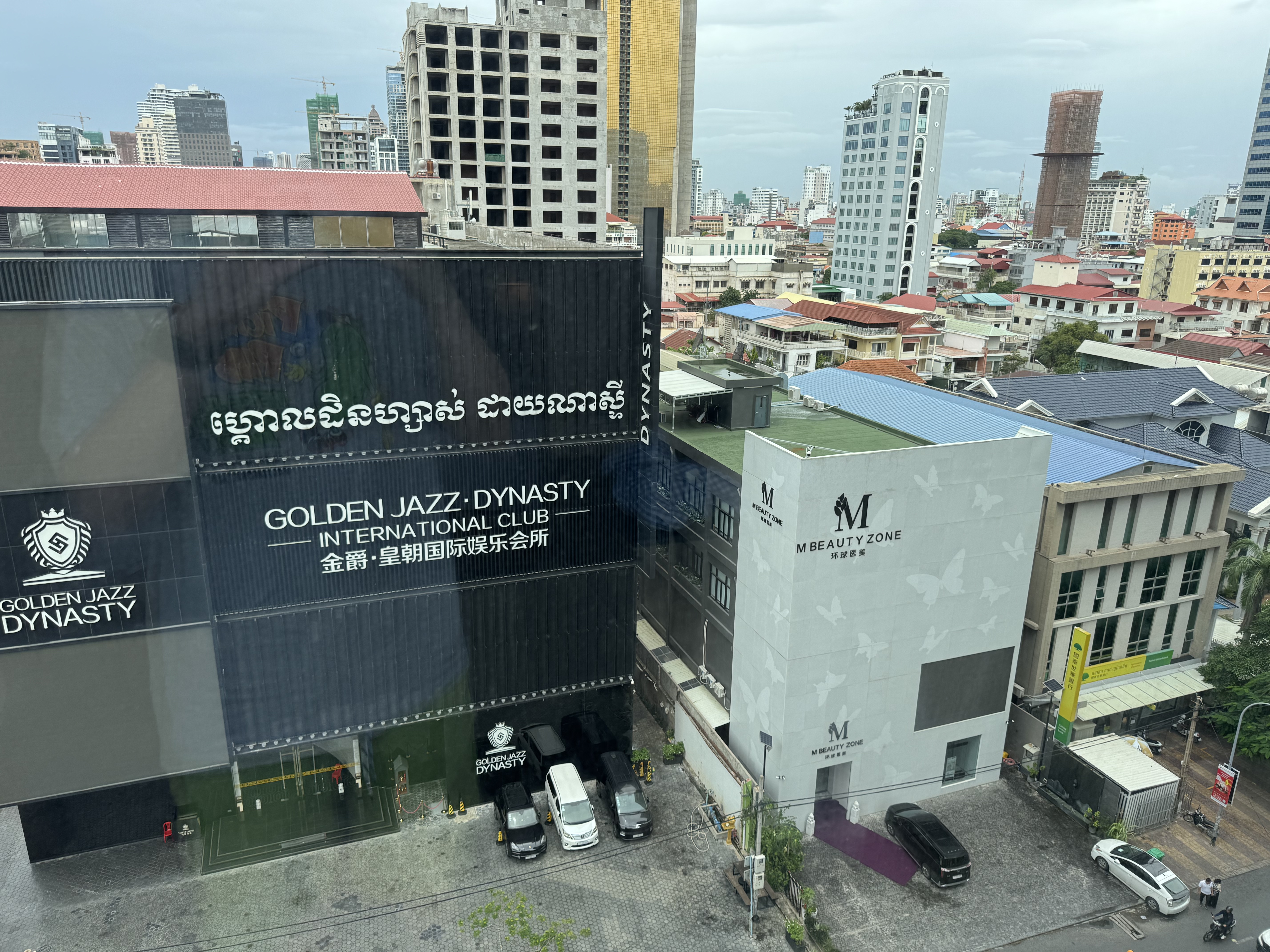 Courtyard Phnom Penh   ѵĳУ׼