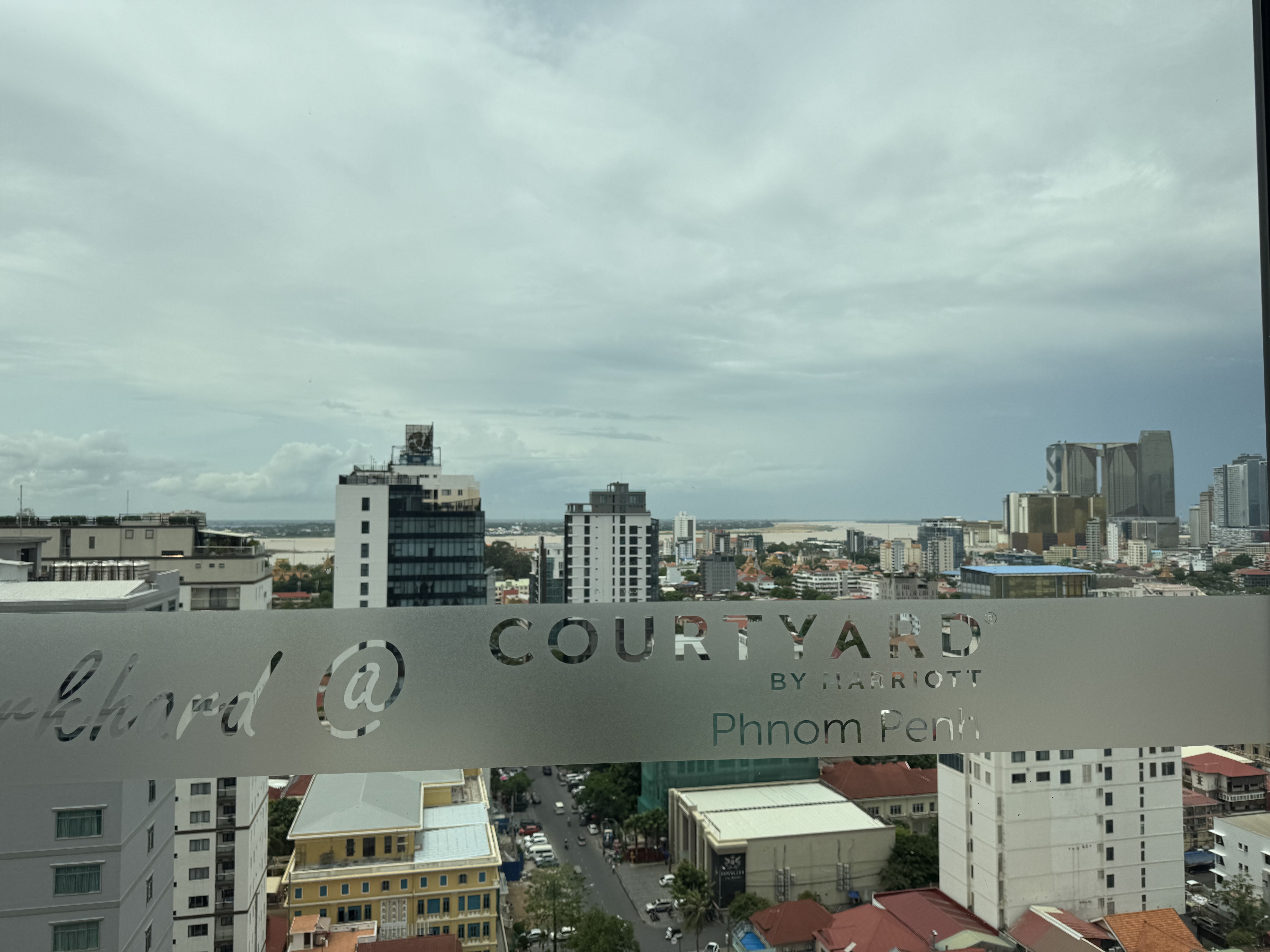 Courtyard Phnom Penh   ѵĳУ׼