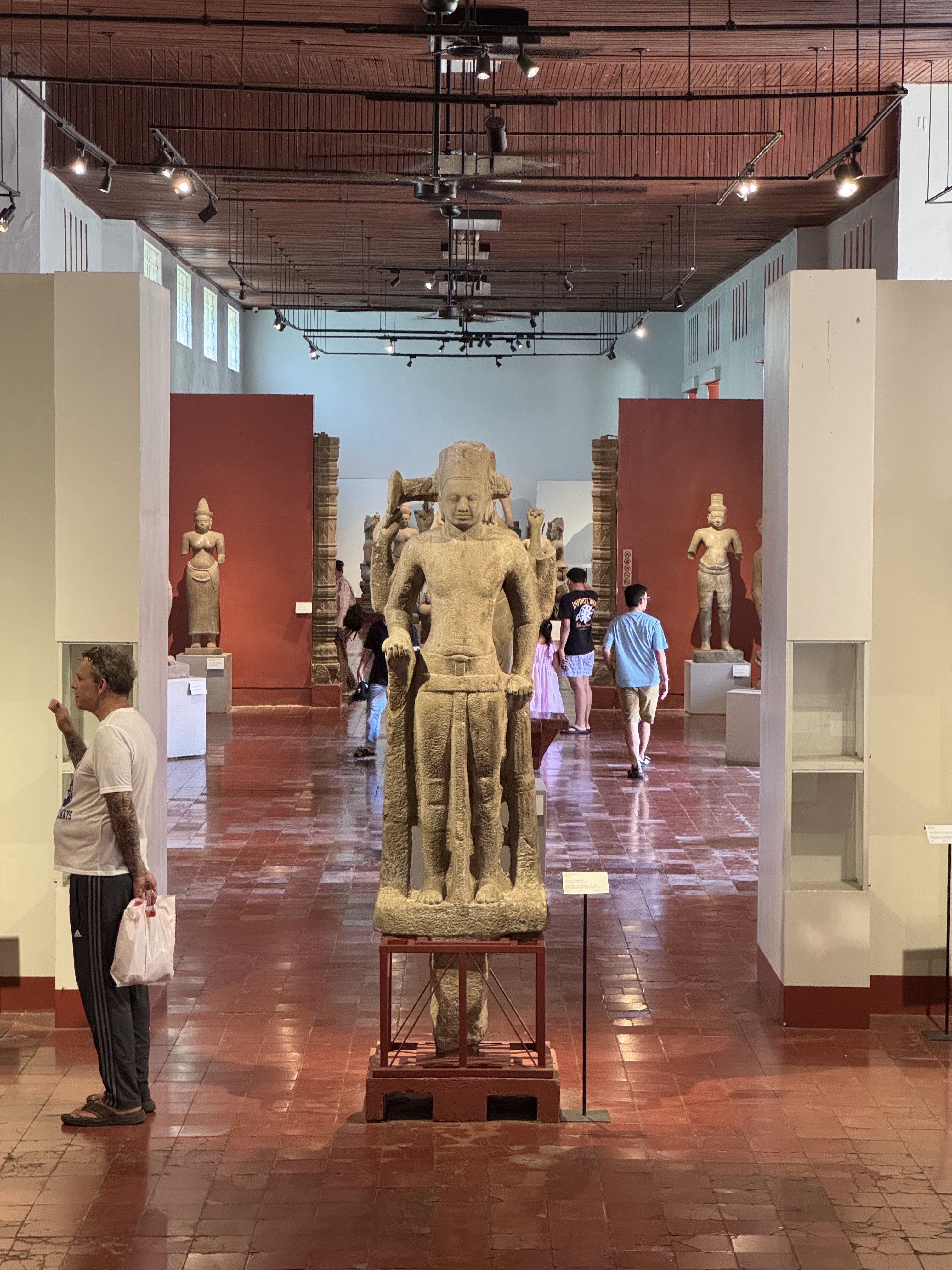 Courtyard Phnom Penh   ѵĳУ׼
