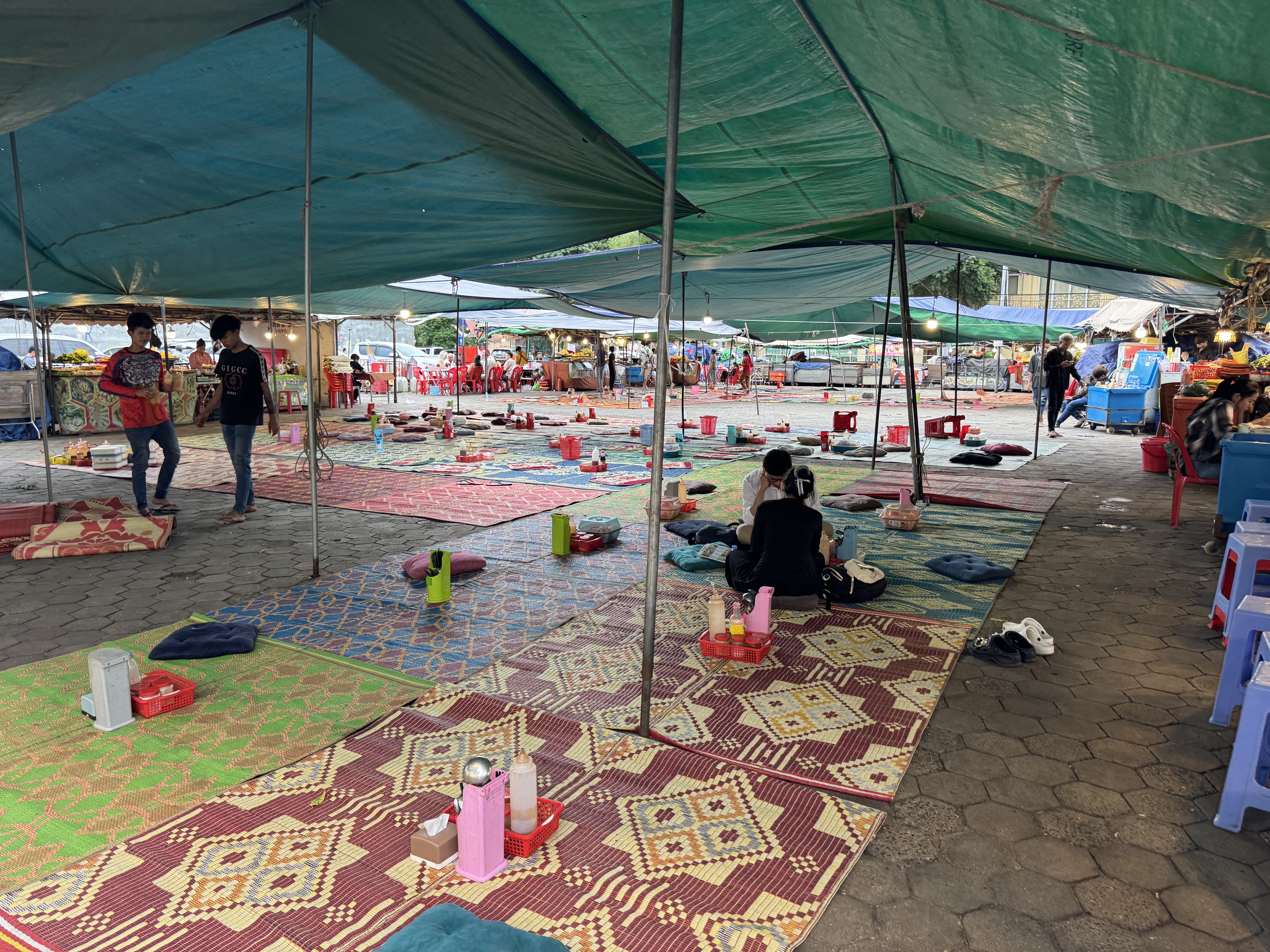 Courtyard Phnom Penh   ѵĳУ׼