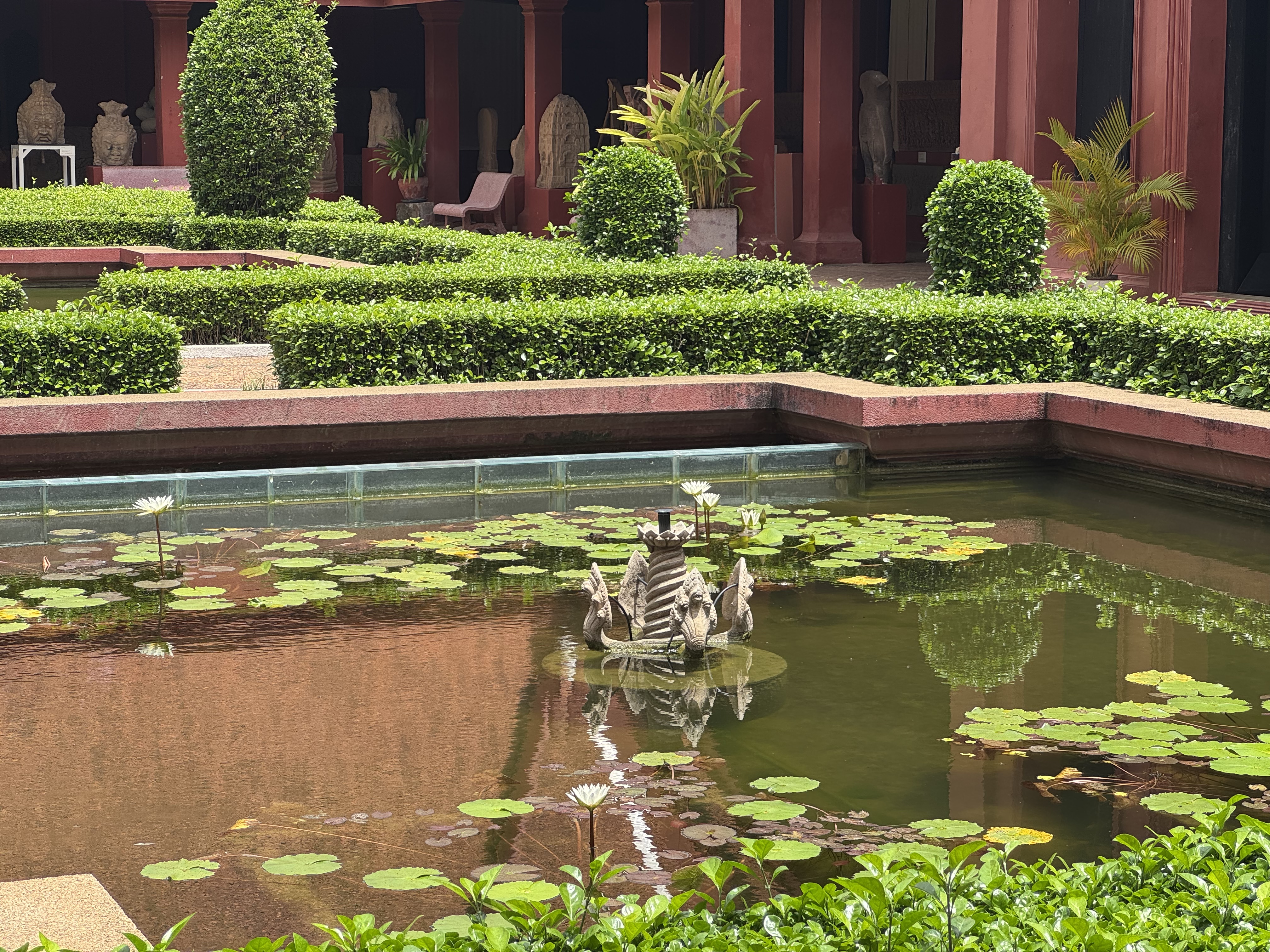 Courtyard Phnom Penh   ѵĳУ׼