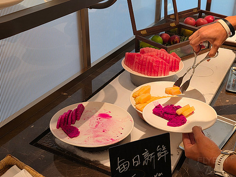 灿耀青浦，加码虹桥｜新店上海大虹桥希尔顿酒店双床房分享
