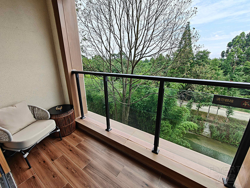 213440L30BZd1xiPhmP5W1.jpg