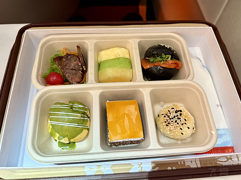 一日繁忙的句点｜东航MU5319 SHA-CAN A350-900公务舱体验