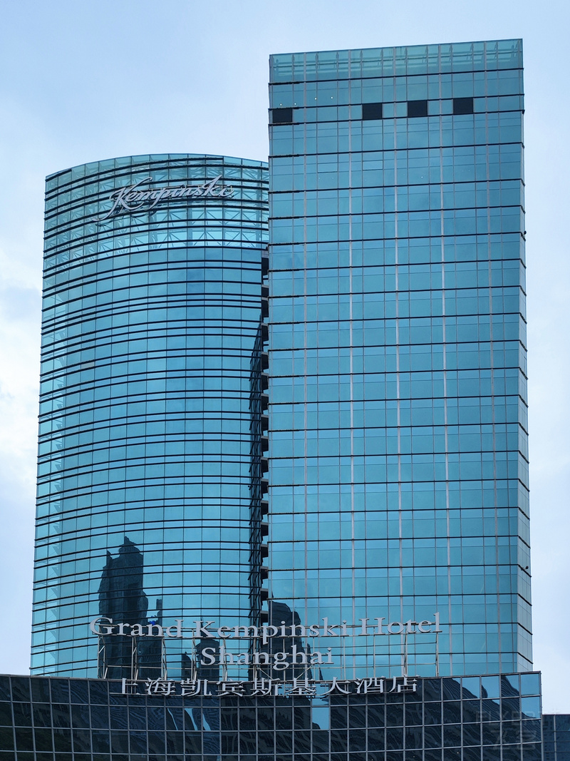 152616xL8HelDBYjX3SPR8.jpg