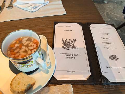 初暑赴疆行：异域之中的风华独立—— 乌鲁木齐康莱德