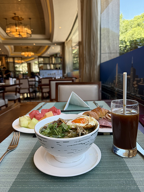 西湖索菲特酒店：枕西湖诗意，享奢雅旅居