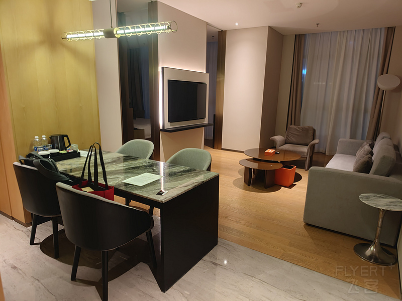 1425021LCp22sQDT1jQagK.jpg