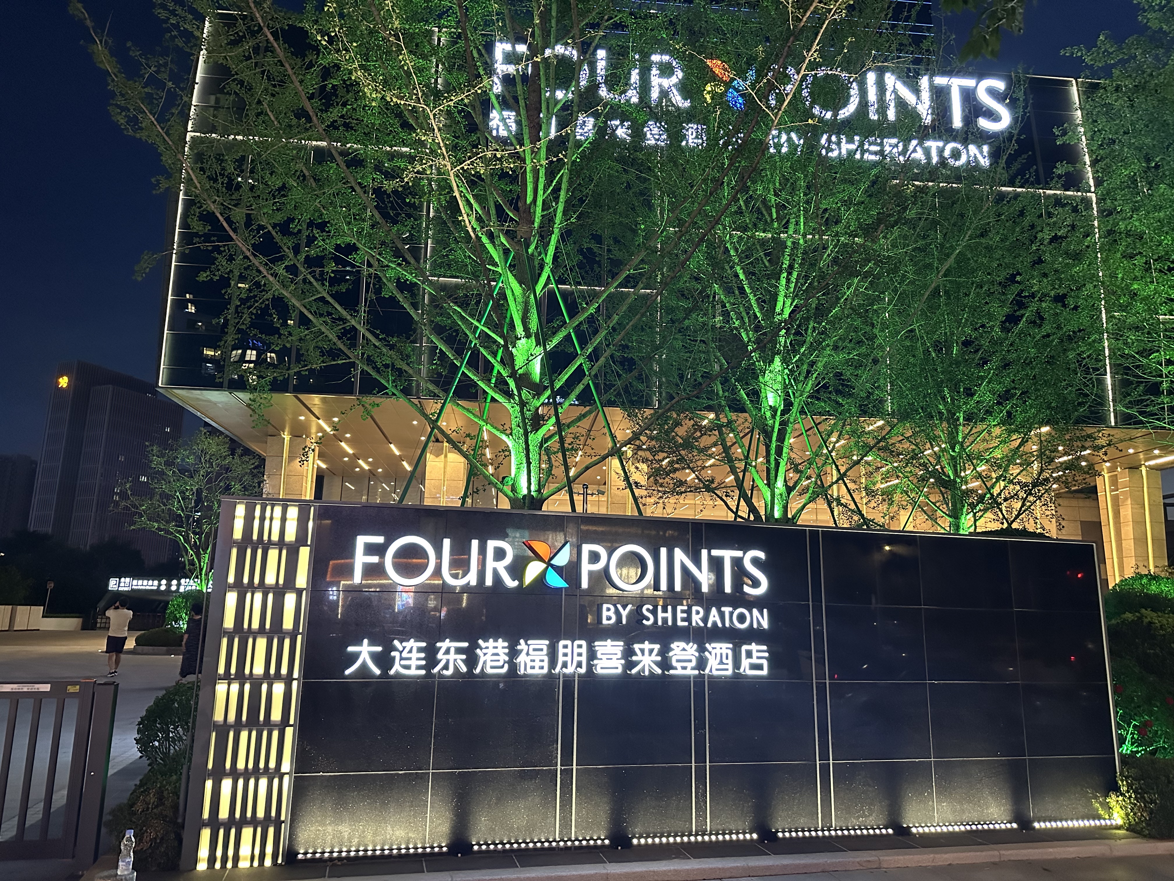 FOUR POINTS ۸ϲ