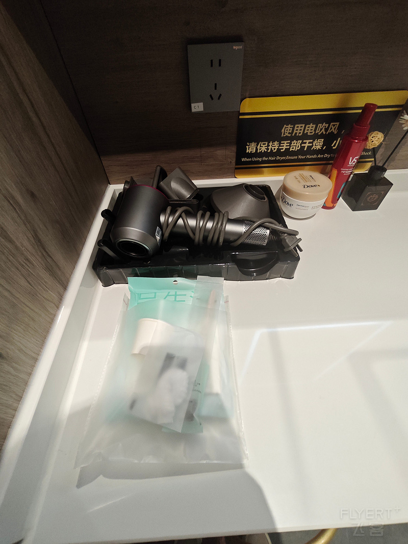 190740YwR9ZoIySgsk1A2q.jpg