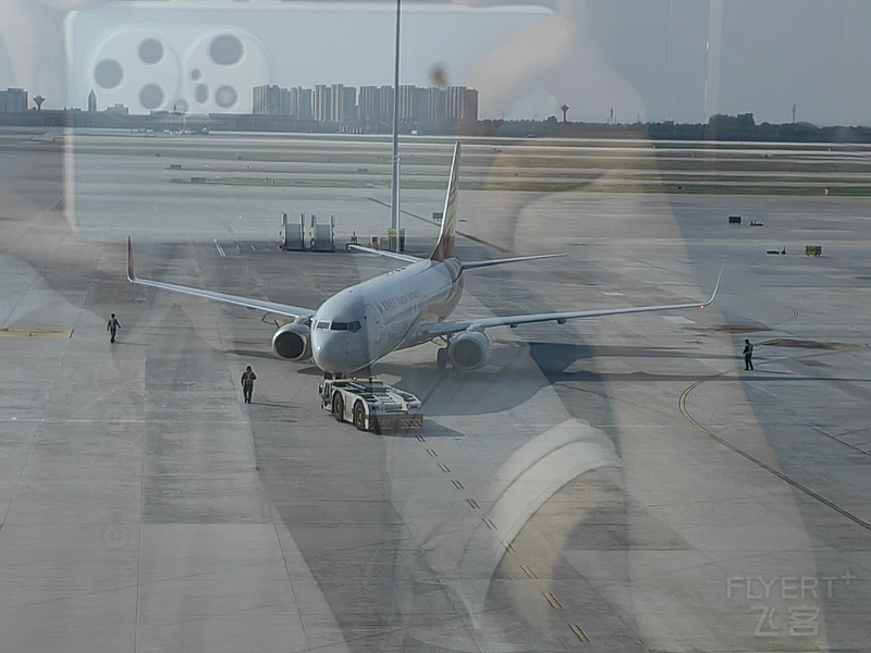 214541JvxA4thWugvINwwD.jpg