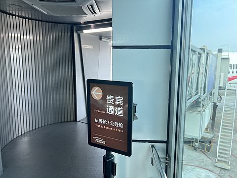 天山下的来客｜CA4370:广州白云-乌鲁木齐天山，和爱中国彩绘一起超长待机的头等舱飞行