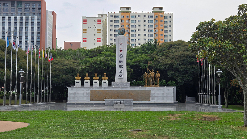 095211W28qRqhlsyMWvysY.jpg