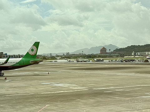 长荣 台北松山-上海虹桥 | B787-10短途商务