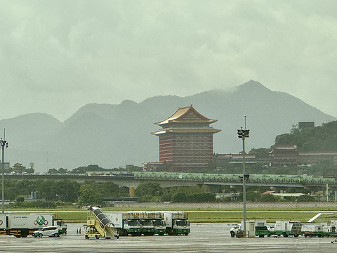 长荣 台北松山-上海虹桥 | B787-10短途商务