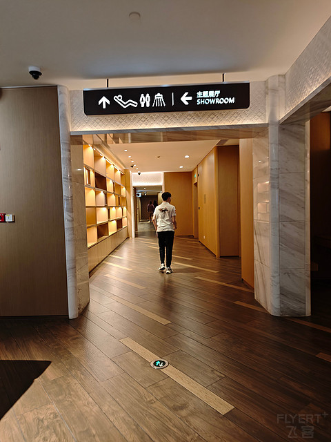 上海浦东T1国际出发137号贵宾休息室 守护到凌晨