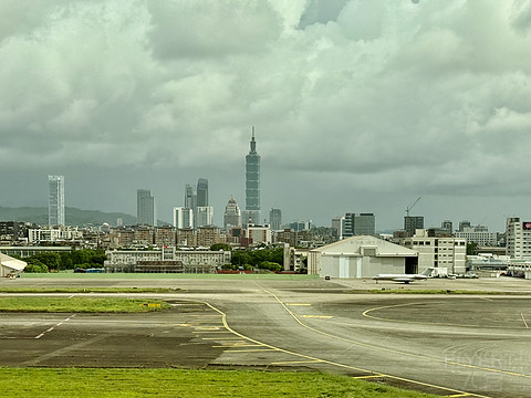 长荣 台北松山-上海虹桥 | B787-10短途商务