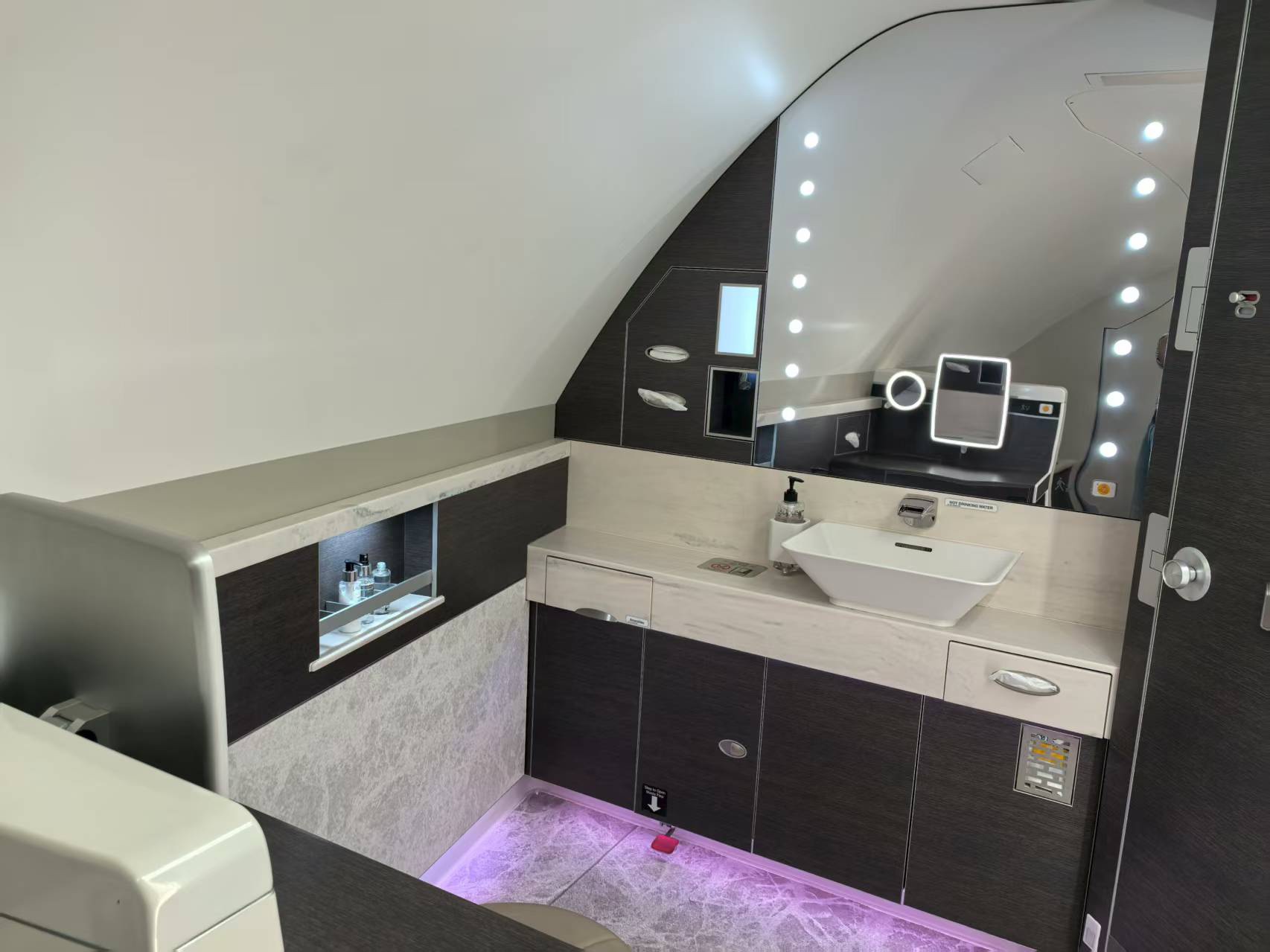 An elegant way to flyºSIN- PVG A380 the suites#¼ºշйڵ40#
