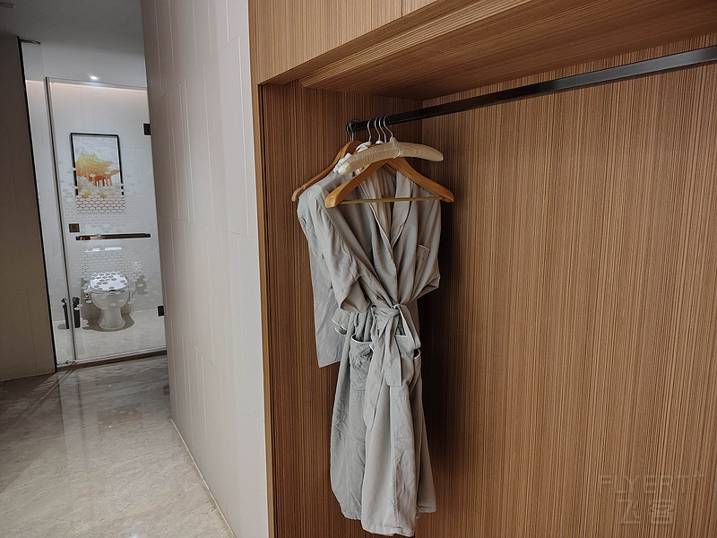 115058ElTU5SHM9QCM916Z.jpg