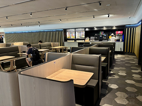 新加坡樟宜机场T4 BLOSSOM贵宾室体验