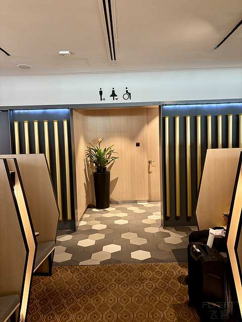 新加坡樟宜机场T4 BLOSSOM贵宾室体验