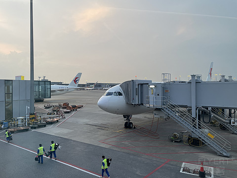 喀什星空 | 东航A330-300 超经舱位 | PVG-KHG往返 | 飞行报告