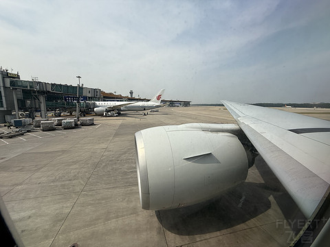 时隔八年的再体验｜国航CA1360 CAN-PEK B777-300ER公务舱体验
