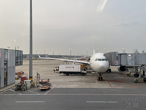 喀什星空 | 东航A330-300 超经舱位 | PVG-KHG往返 | 飞行报告