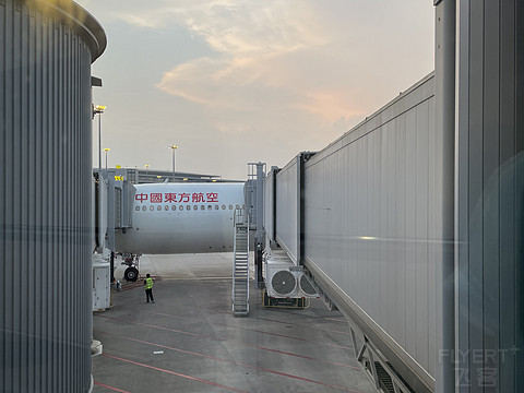 喀什星空 | 东航A330-300 超经舱位 | PVG-KHG往返 | 飞行报告