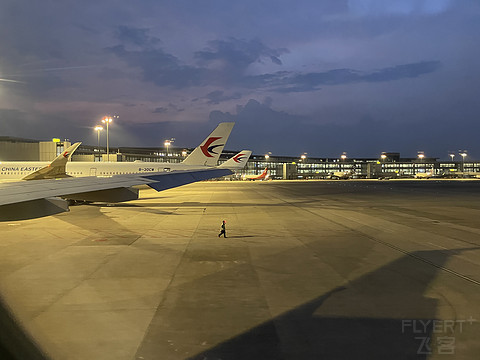 喀什星空 | 东航A330-300 超经舱位 | PVG-KHG往返 | 飞行报告