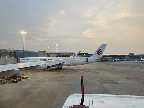 喀什星空 | 东航A330-300 超经舱位 | PVG-KHG往返 | 飞行报告