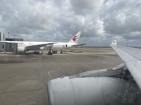 喀什星空 | 东航A330-300 超经舱位 | PVG-KHG往返 | 飞行报告