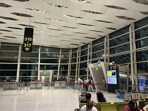 延误加延误，深航PVG-SZX-HAN之600元，SZX超棒休息室美食的廉价之旅[by上海小医生]