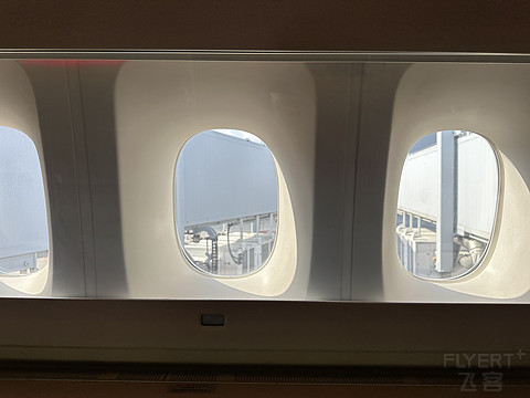 云端之上的东方头等巡礼-MU545(PVG-SIN)