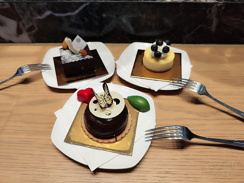 0947126FrtBWo0AEXT6J0T.jpg