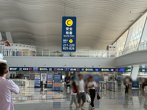武汉天河2号航站楼重启后，首次从2号航站楼出港🛫