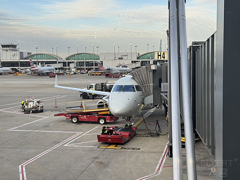 AA4185 ORD-BUF 美鹰航空 芝加哥奥黑尔 - 布法罗 飞行简报 & Flagship早餐时段打卡