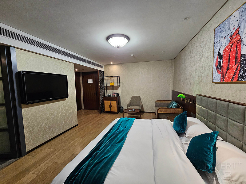143327D4Bz8AdxqBwC0cUT.jpg