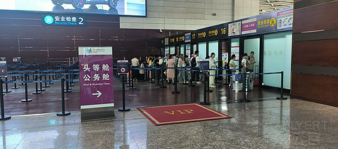 77【连汉线青岛过站幸运未备降 遇熟悉乘务长和3号】MU2518经济舱报告